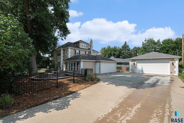 220 E 27th St Street, Sioux Falls, SD 57105