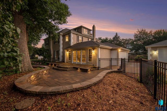 220 E 27th St Street, Sioux Falls, SD 57105