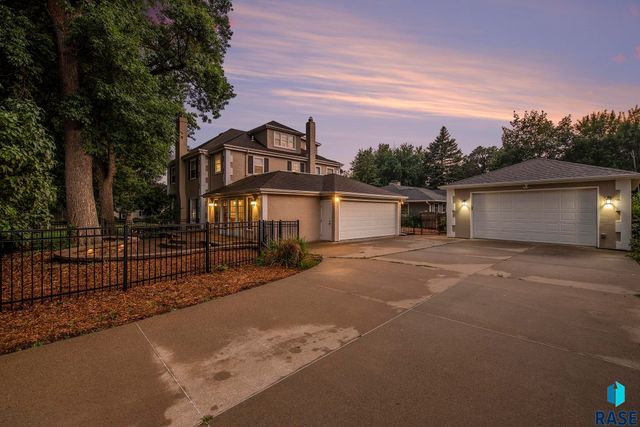 220 E 27th St Street, Sioux Falls, SD 57105