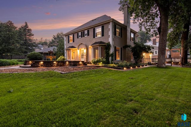 220 E 27th St Street, Sioux Falls, SD 57105