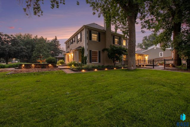 220 E 27th St Street, Sioux Falls, SD 57105