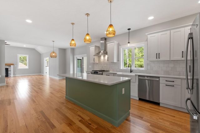16 Unkety Brook Way, Dunstable, MA 01827