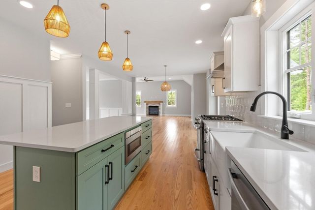 16 Unkety Brook Way, Dunstable, MA 01827