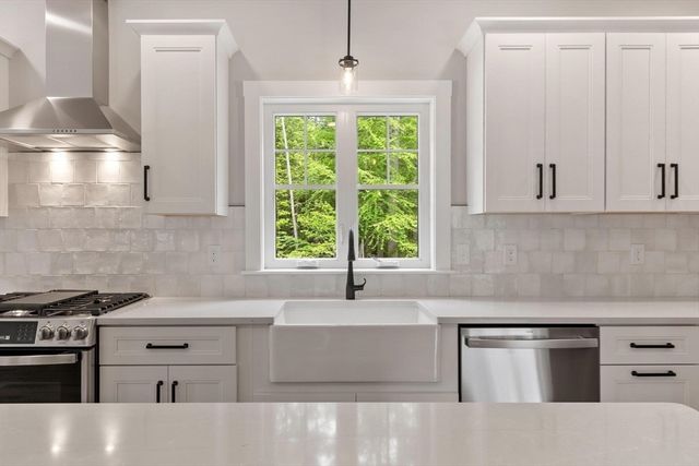 16 Unkety Brook Way, Dunstable, MA 01827