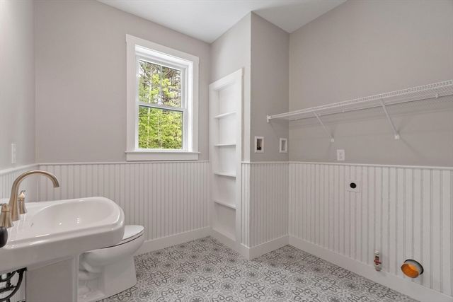 16 Unkety Brook Way, Dunstable, MA 01827