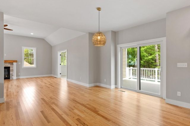 16 Unkety Brook Way, Dunstable, MA 01827
