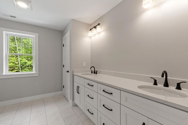 16 Unkety Brook Way, Dunstable, MA 01827