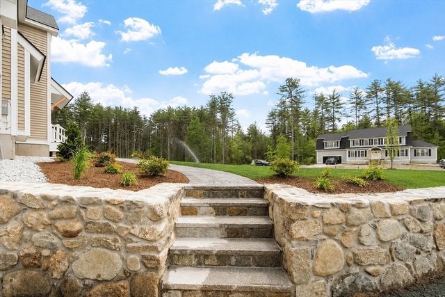 16 Unkety Brook Way, Dunstable, MA 01827