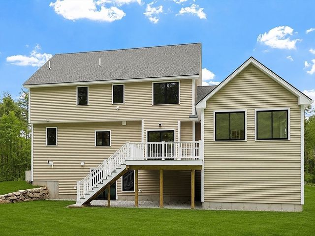 16 Unkety Brook Way, Dunstable, MA 01827