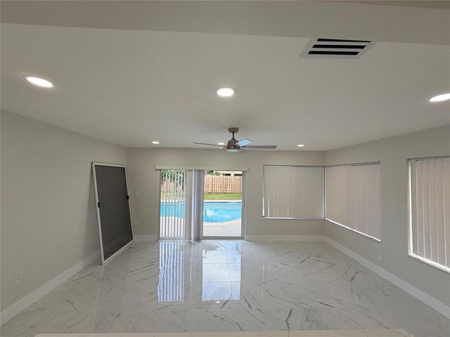 1360 NW 94th Ave, Plantation, FL 33322