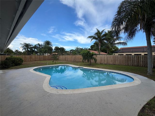 1360 NW 94th Ave, Plantation, FL 33322