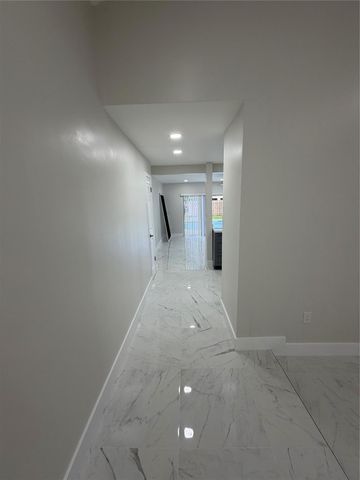 1360 NW 94th Ave, Plantation, FL 33322