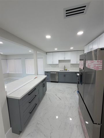 1360 NW 94th Ave, Plantation, FL 33322