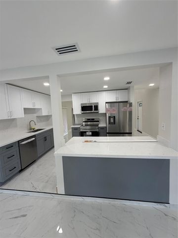1360 NW 94th Ave, Plantation, FL 33322