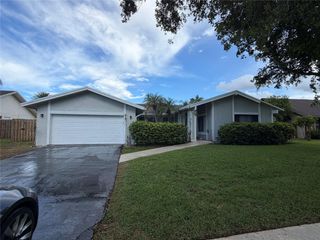 1360 NW 94th Ave, Plantation, FL 33322