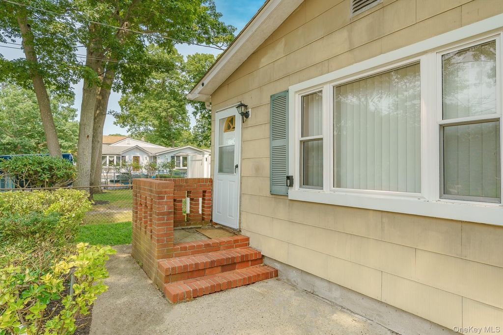 49 Salem Street, Patchogue, NY 11772 — photo 4