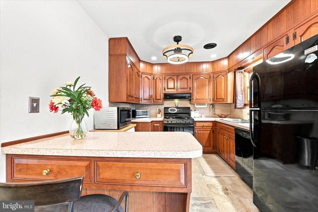 209 HILL RD, Elverson, PA 19520