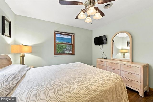 209 HILL RD, Elverson, PA 19520