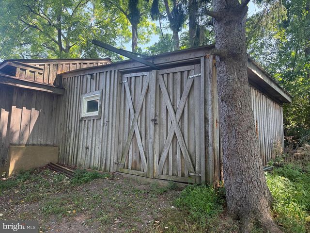 209 HILL RD, Elverson, PA 19520