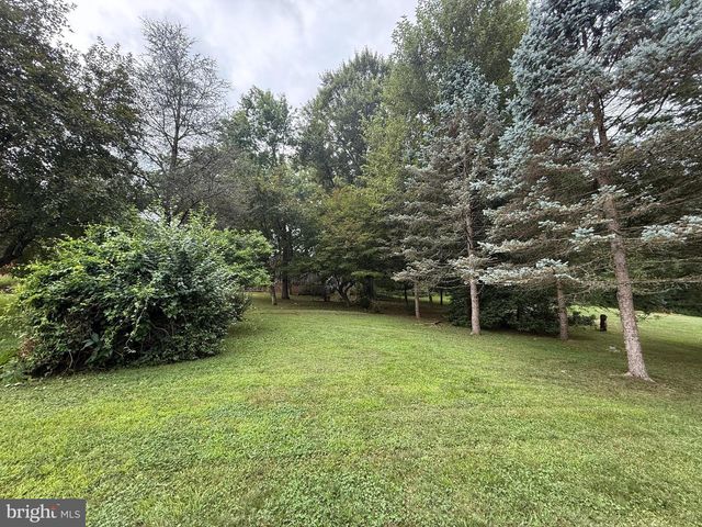 209 HILL RD, Elverson, PA 19520