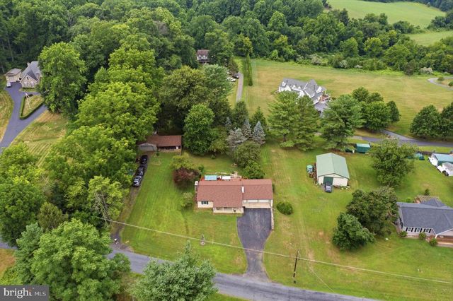 209 HILL RD, Elverson, PA 19520