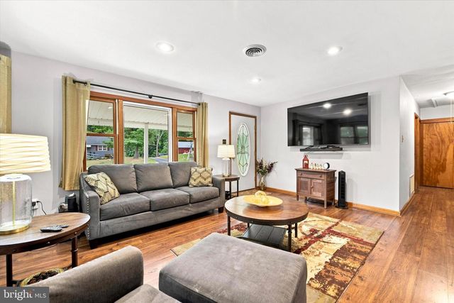 209 HILL RD, Elverson, PA 19520
