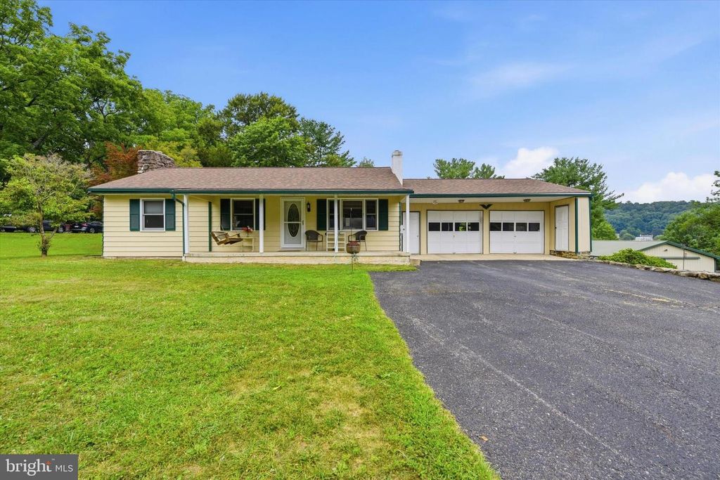 209 HILL RD, Elverson, PA 19520