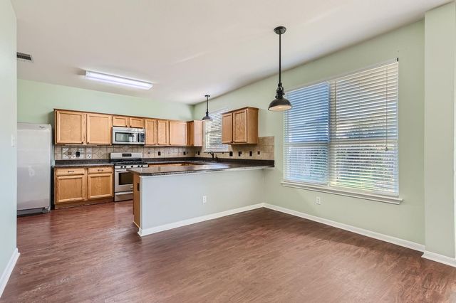 105 Meadowlark LN, Kyle, TX 78640