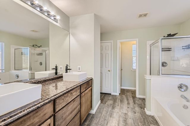 105 Meadowlark LN, Kyle, TX 78640