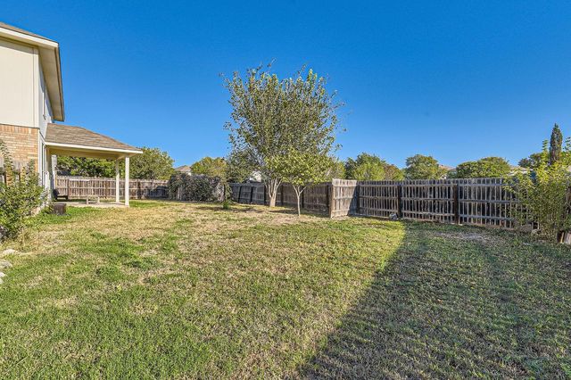 105 Meadowlark LN, Kyle, TX 78640