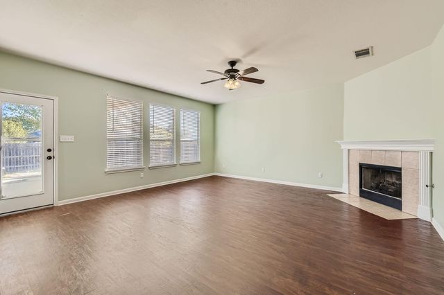 105 Meadowlark LN, Kyle, TX 78640