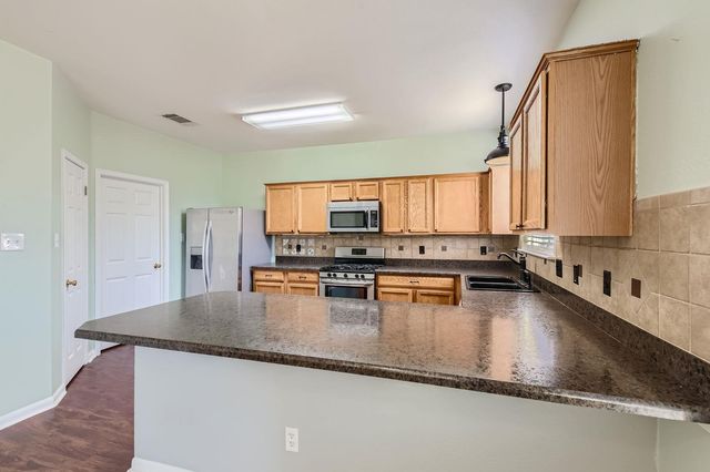 105 Meadowlark LN, Kyle, TX 78640