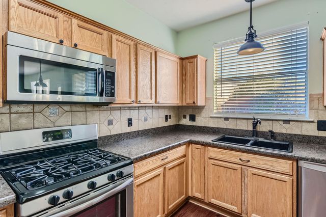 105 Meadowlark LN, Kyle, TX 78640