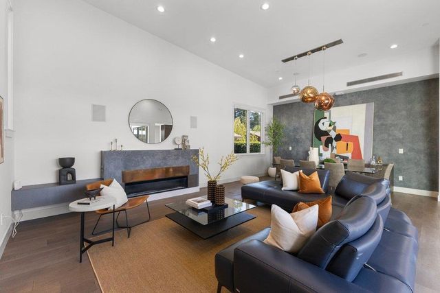 3080 South Court, Palo Alto, CA 94306