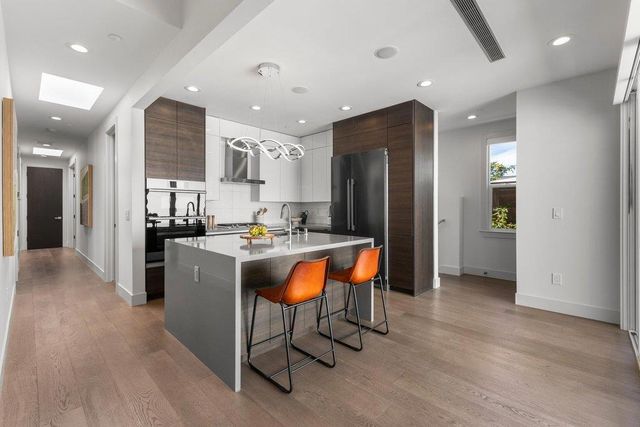 3080 South Court, Palo Alto, CA 94306