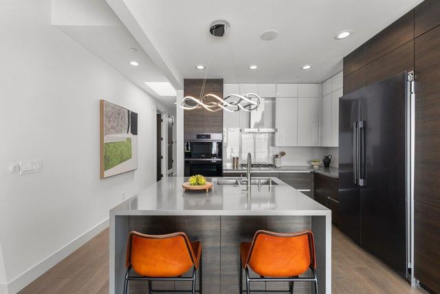 3080 South Court, Palo Alto, CA 94306