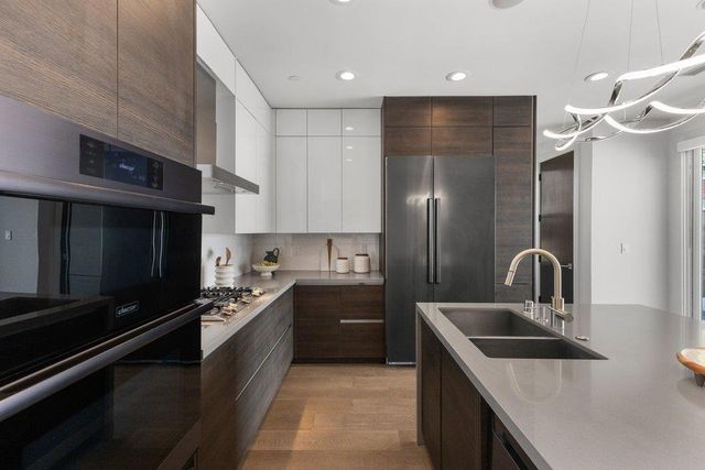 3080 South Court, Palo Alto, CA 94306