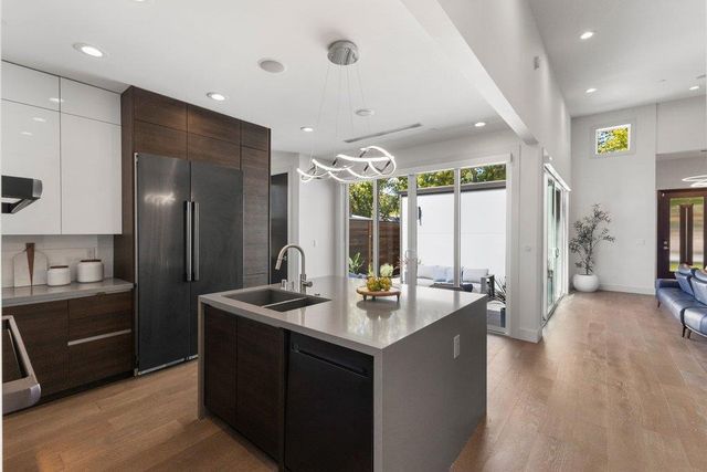 3080 South Court, Palo Alto, CA 94306