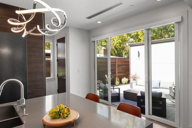 3080 South Court, Palo Alto, CA 94306