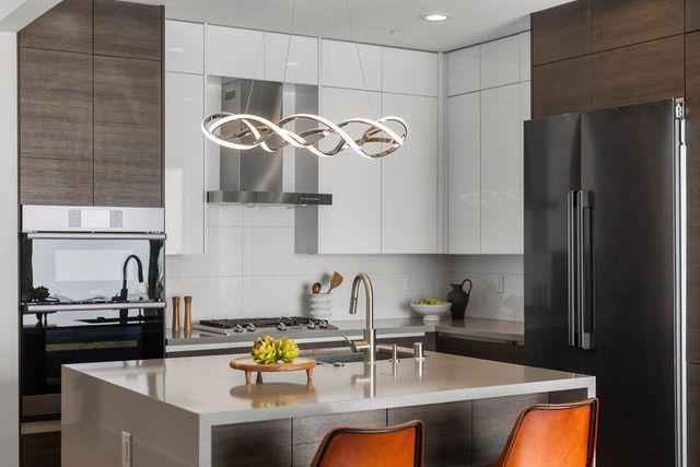 3080 South Court, Palo Alto, CA 94306