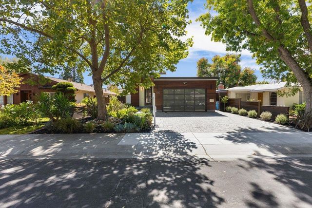 3080 South Court, Palo Alto, CA 94306