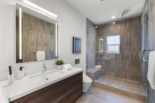3080 South Court, Palo Alto, CA 94306