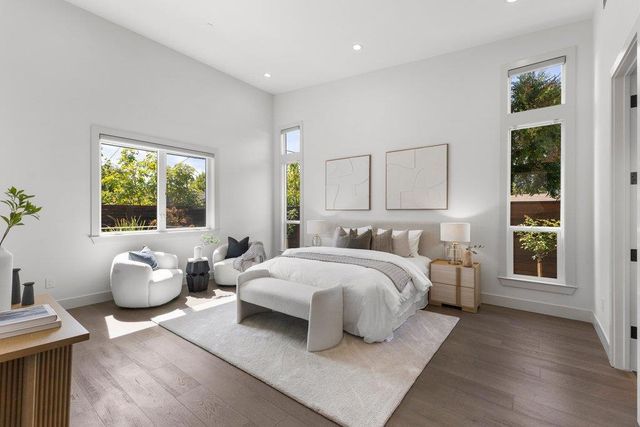 3080 South Court, Palo Alto, CA 94306