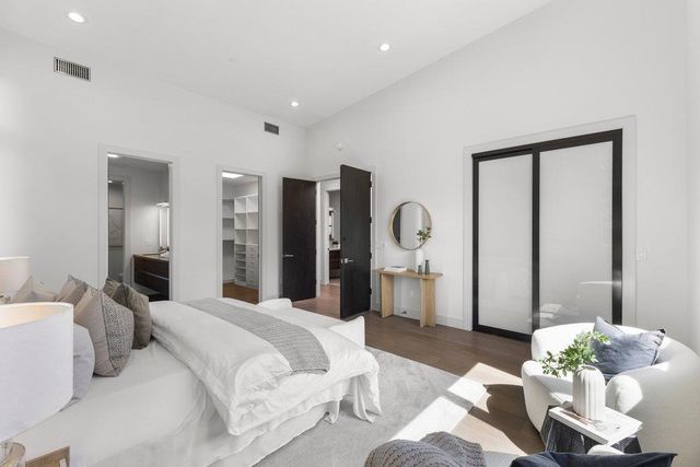 3080 South Court, Palo Alto, CA 94306