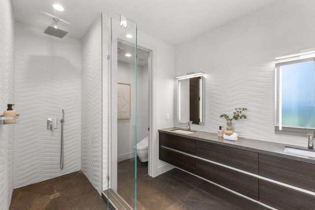 3080 South Court, Palo Alto, CA 94306
