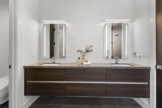3080 South Court, Palo Alto, CA 94306