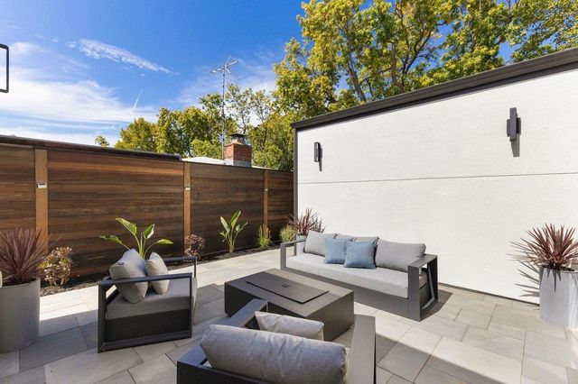 3080 South Court, Palo Alto, CA 94306