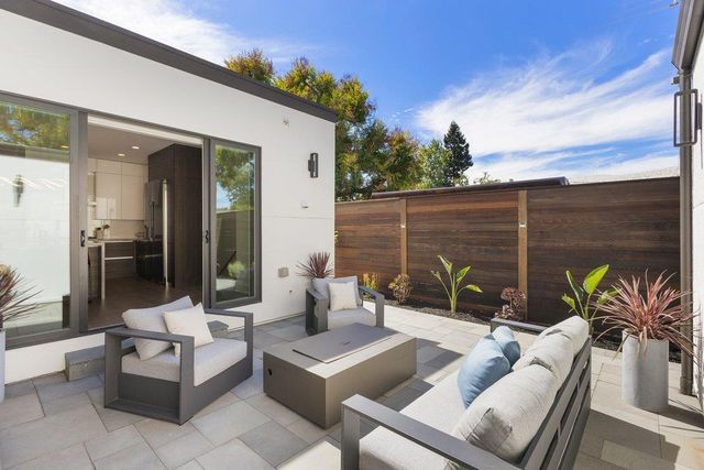 3080 South Court, Palo Alto, CA 94306