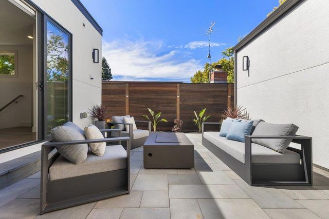3080 South Court, Palo Alto, CA 94306