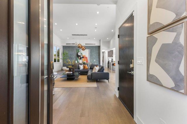 3080 South Court, Palo Alto, CA 94306